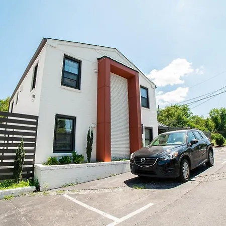 Cozy Condo Minutes To Broadway